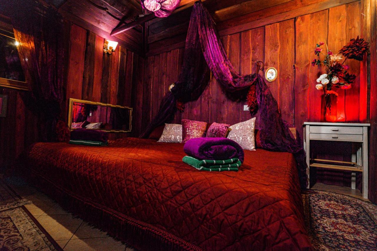 Hotel Viesu Nams Melnsils Extérieur photo