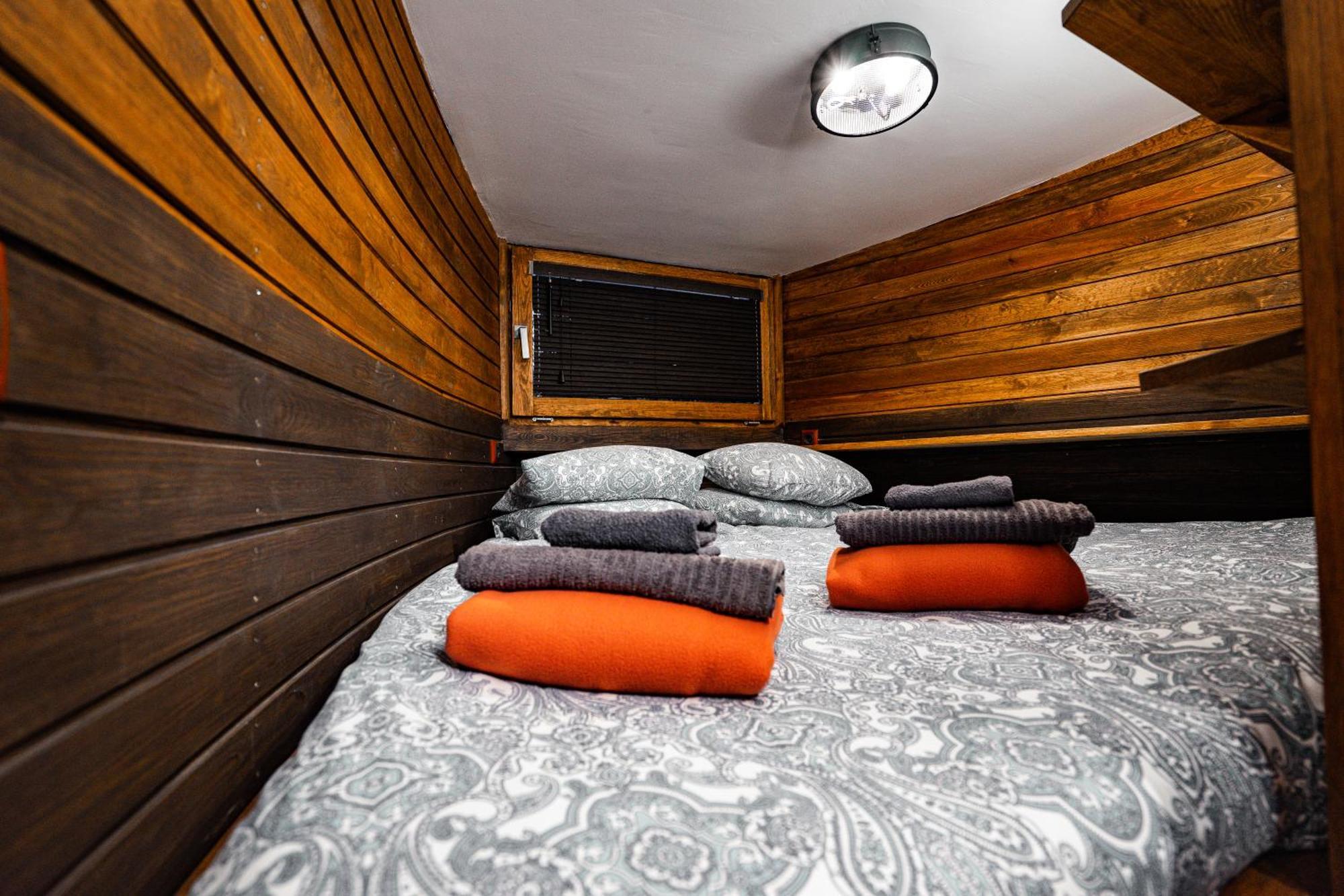 Hotel Viesu Nams Melnsils Extérieur photo
