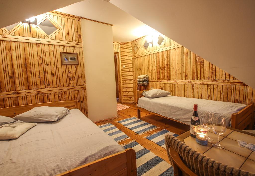 Hotel Viesu Nams Melnsils Extérieur photo