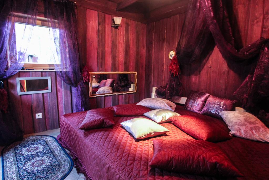 Hotel Viesu Nams Melnsils Extérieur photo